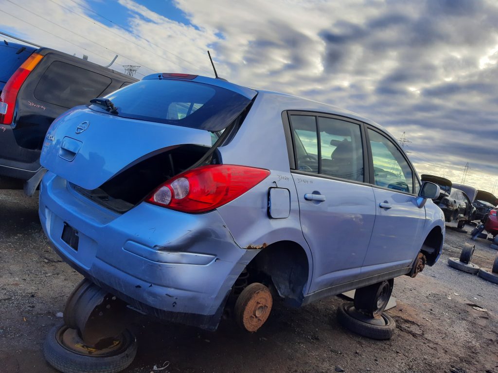 NISSAN VERSA 2010