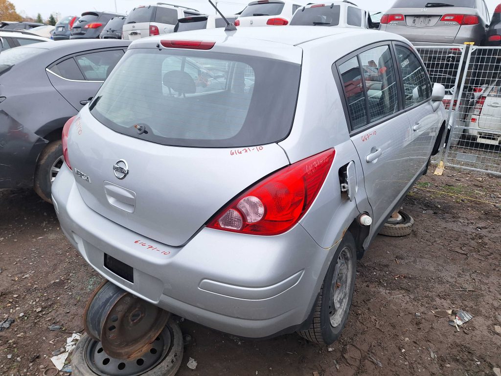 NISSAN VERSA 2010