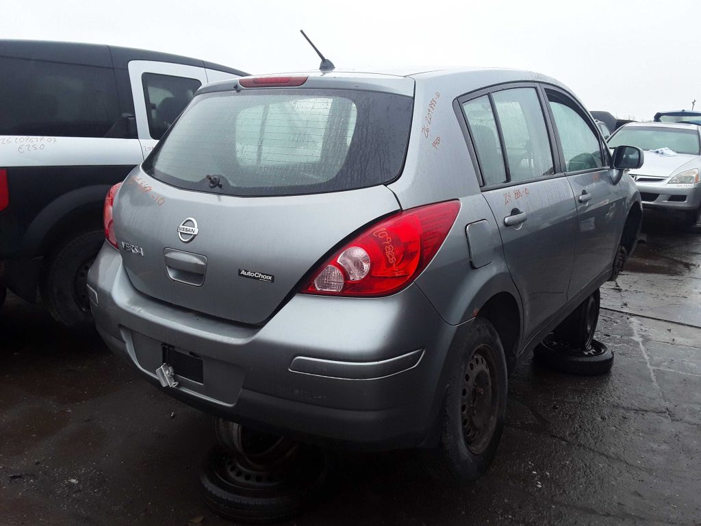 NISSAN VERSA 2010