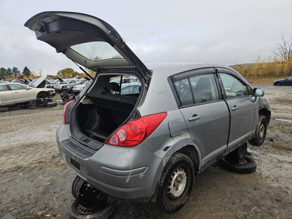NISSAN VERSA 2010