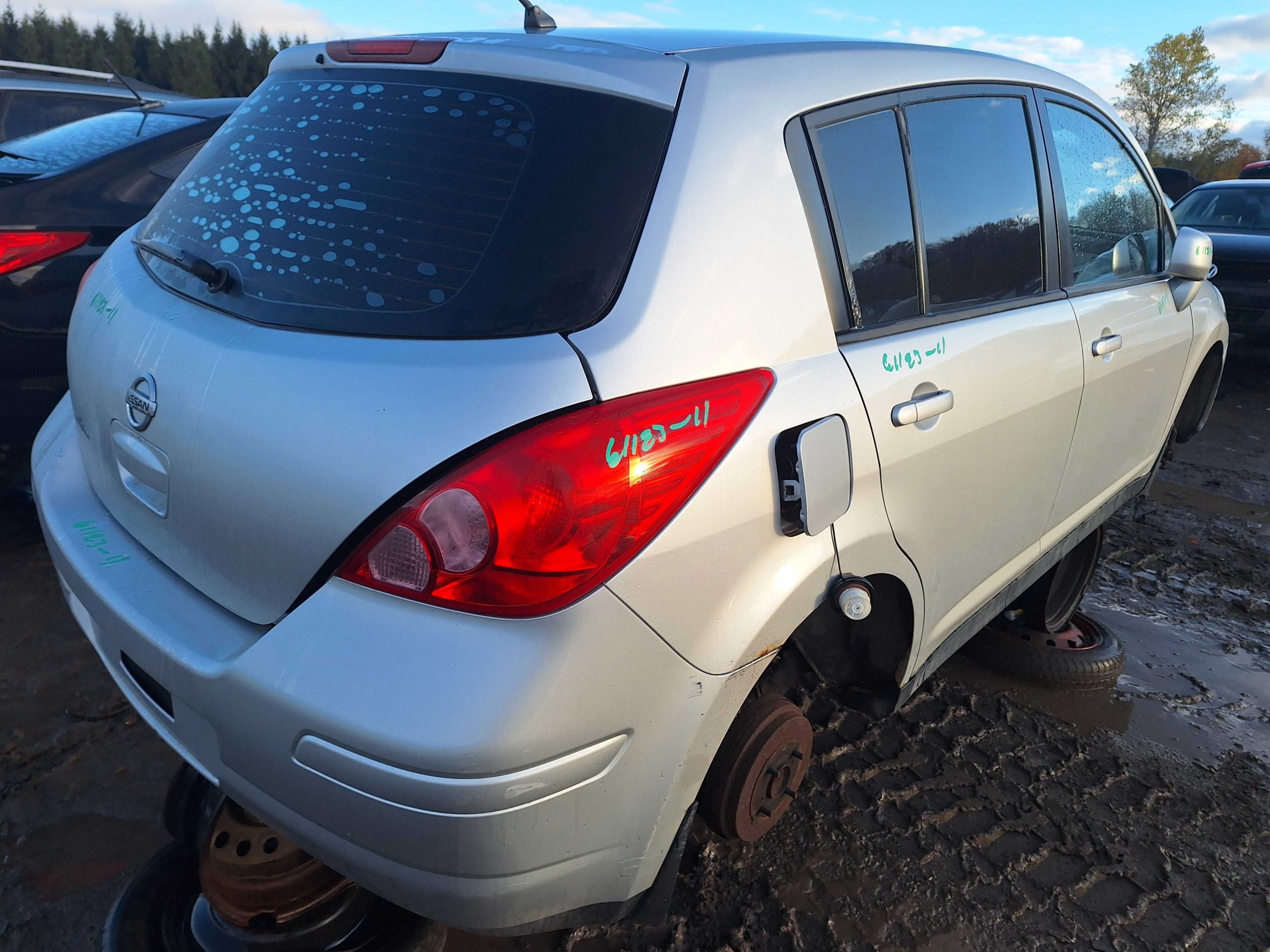NISSAN VERSA 2011