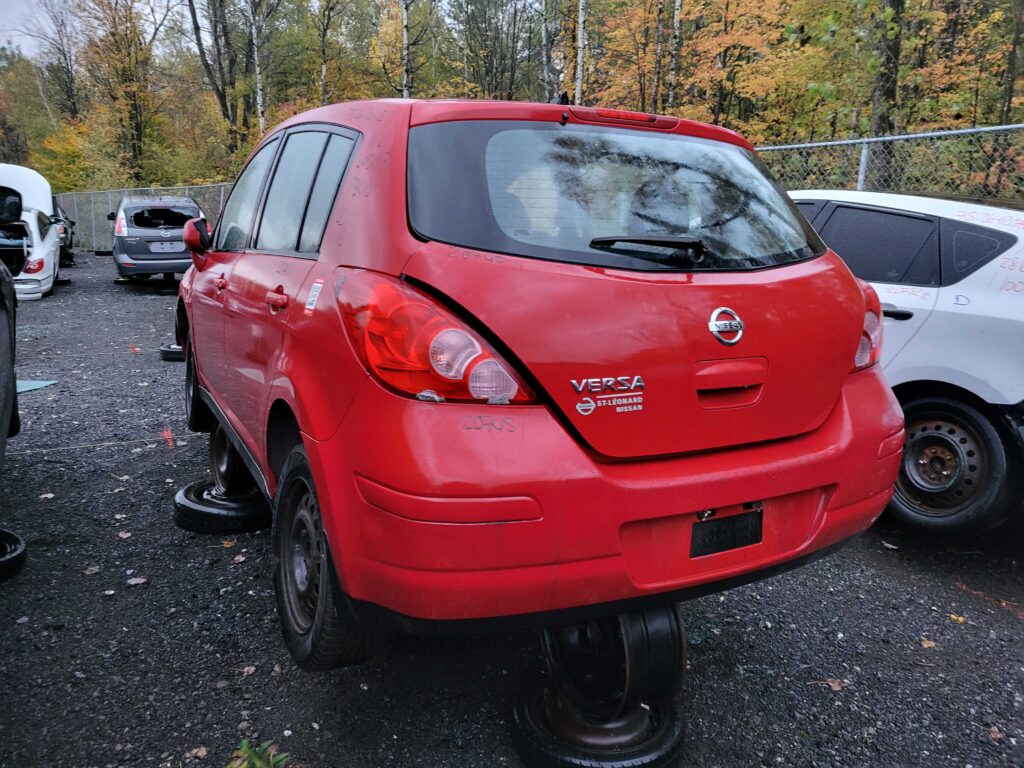 NISSAN VERSA 2011