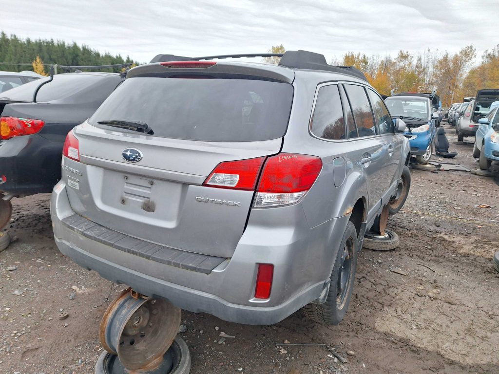 SUBARU OUTBACK 2011
