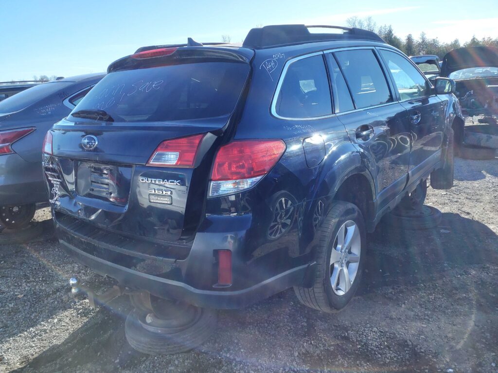 SUBARU OUTBACK 2013