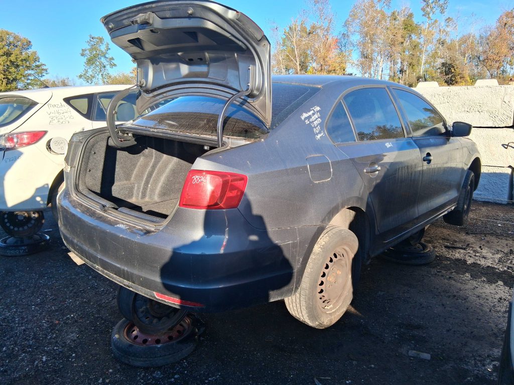 VOLKSWAGEN JETTA 2011