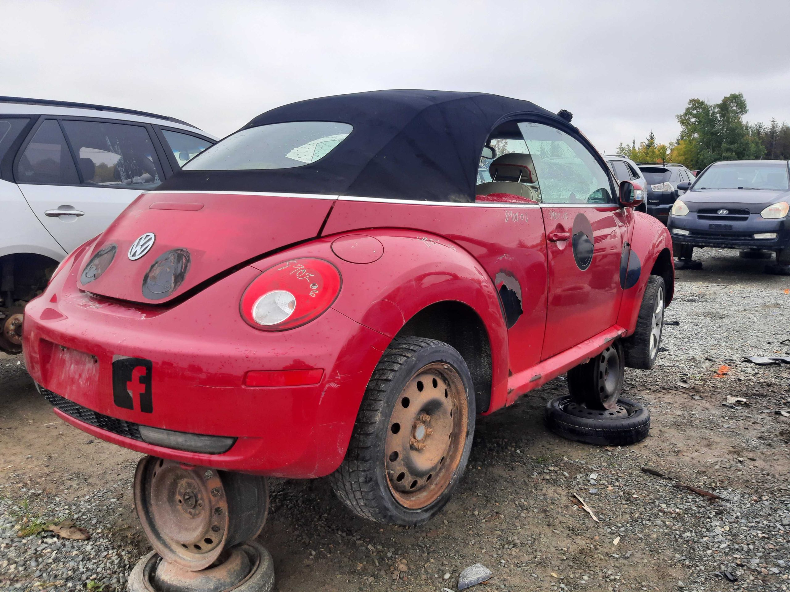 VOLKSWAGEN NEW BEETLE 2006