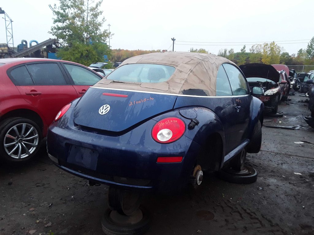 VOLKSWAGEN NEW BEETLE 2010