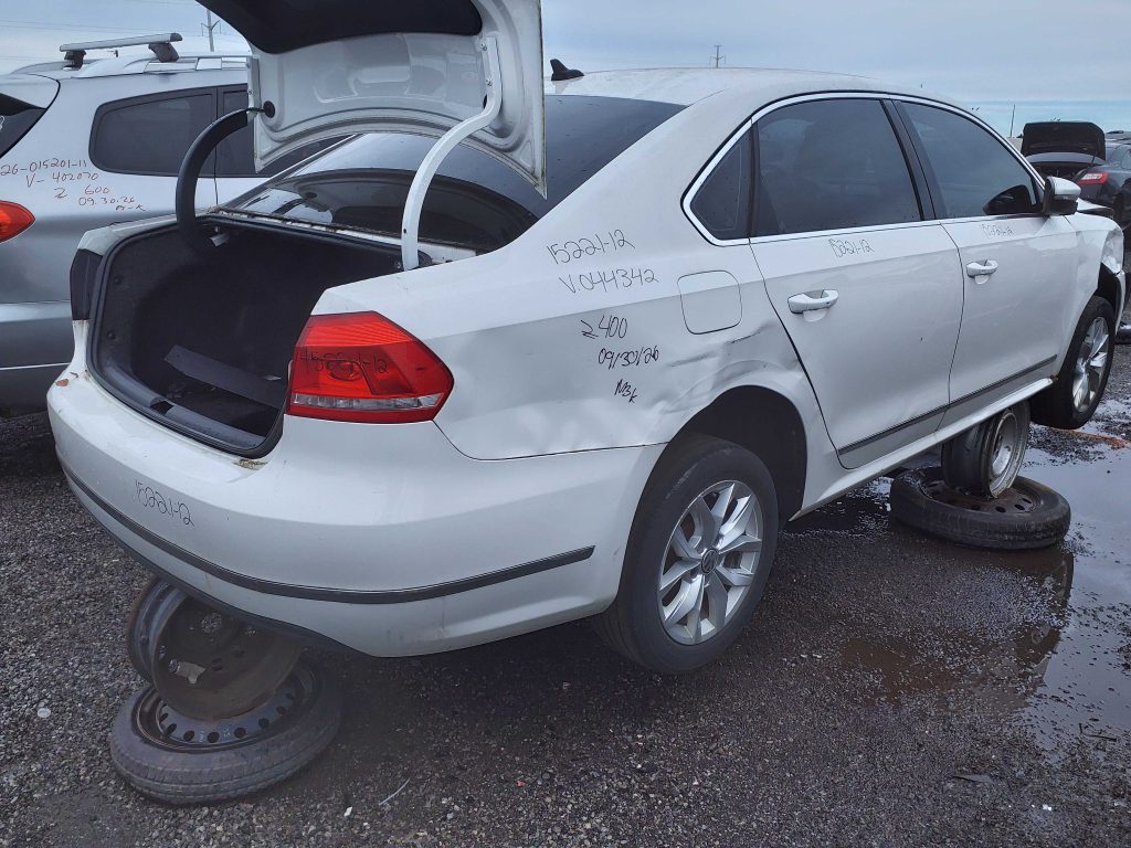 VOLKSWAGEN PASSAT 2012