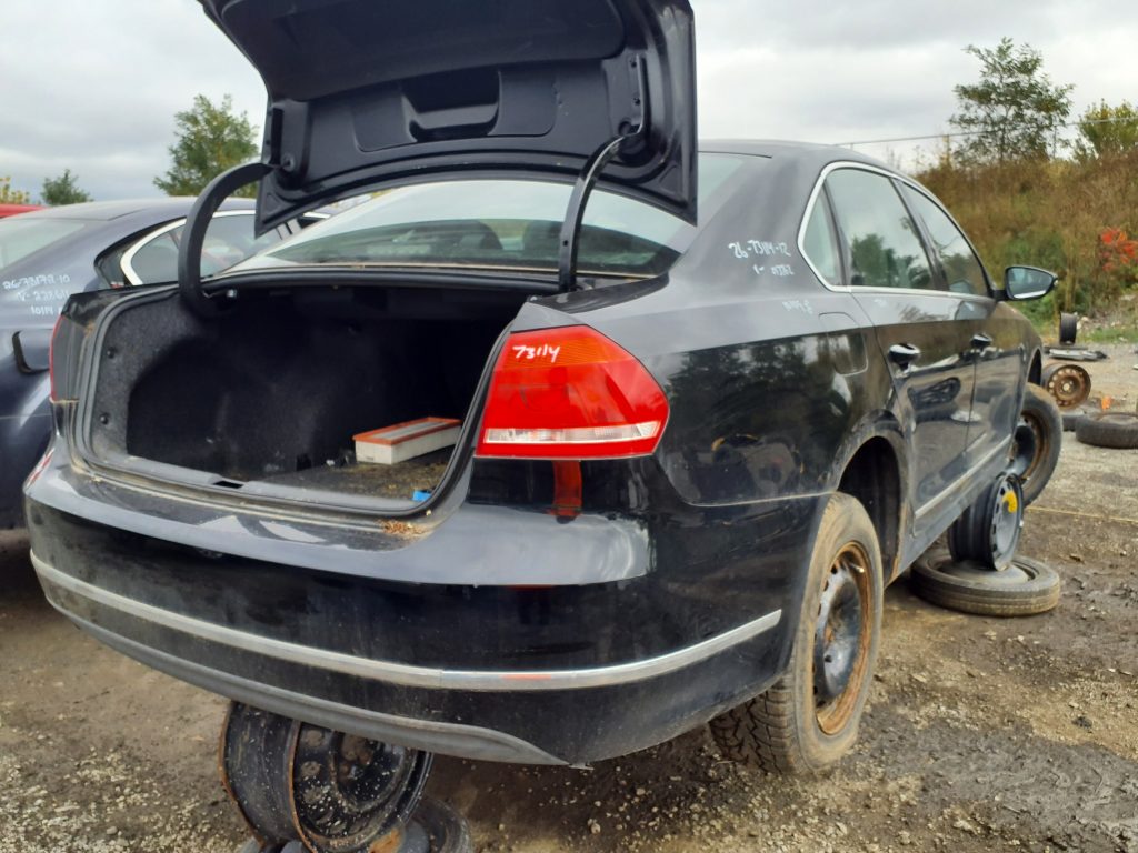 VOLKSWAGEN PASSAT 2012