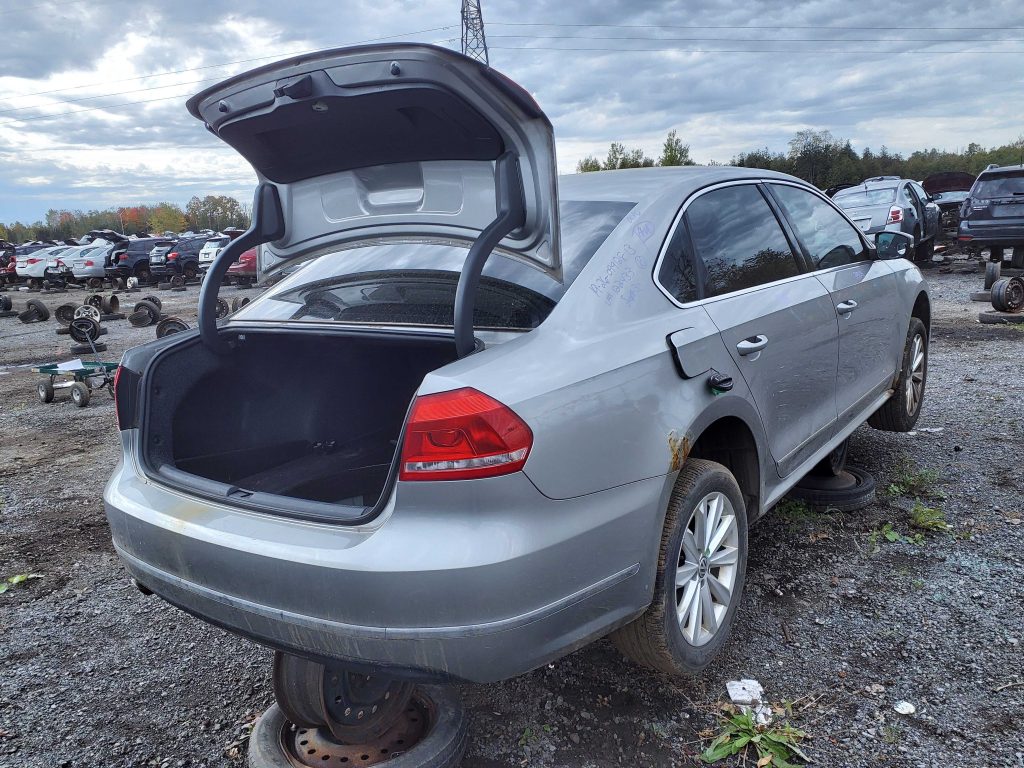 VOLKSWAGEN PASSAT 2013