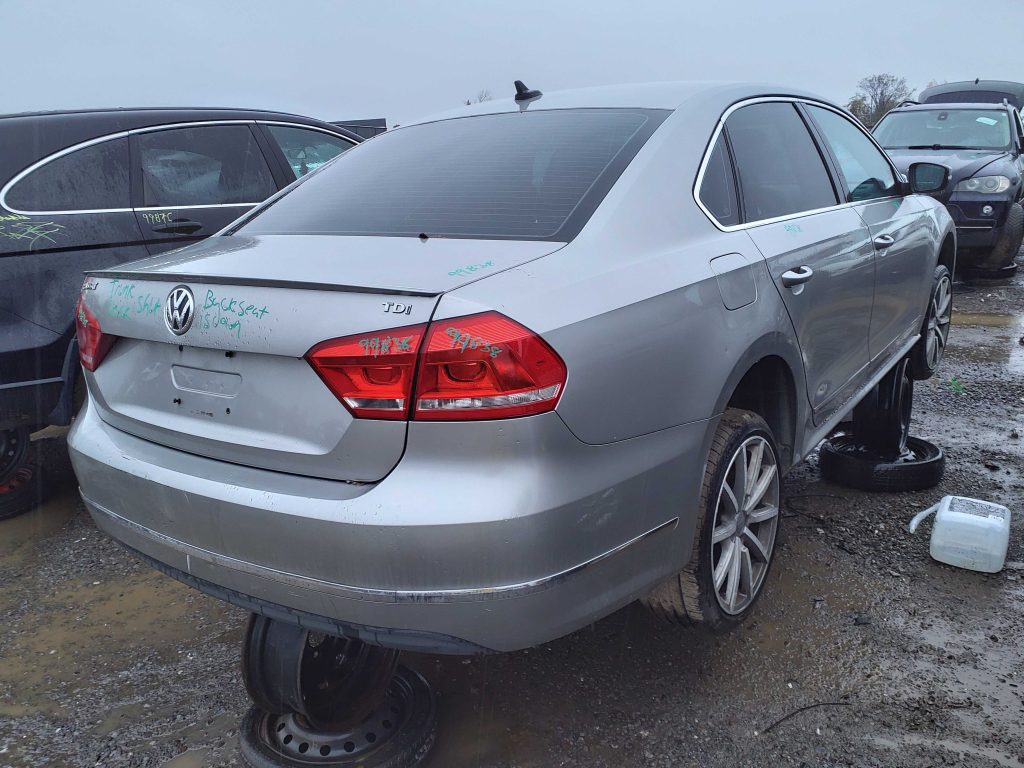 VOLKSWAGEN PASSAT 2013