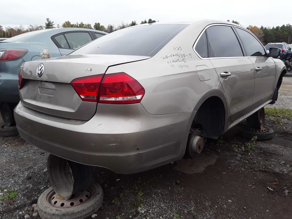 VOLKSWAGEN PASSAT 2015