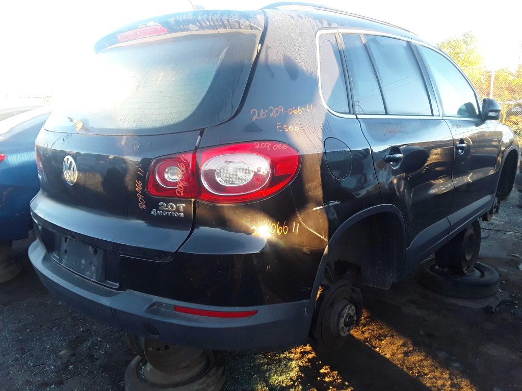 VOLKSWAGEN TIGUAN 2011