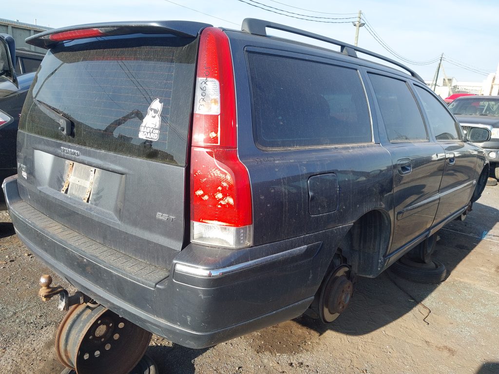 VOLVO V70 2005